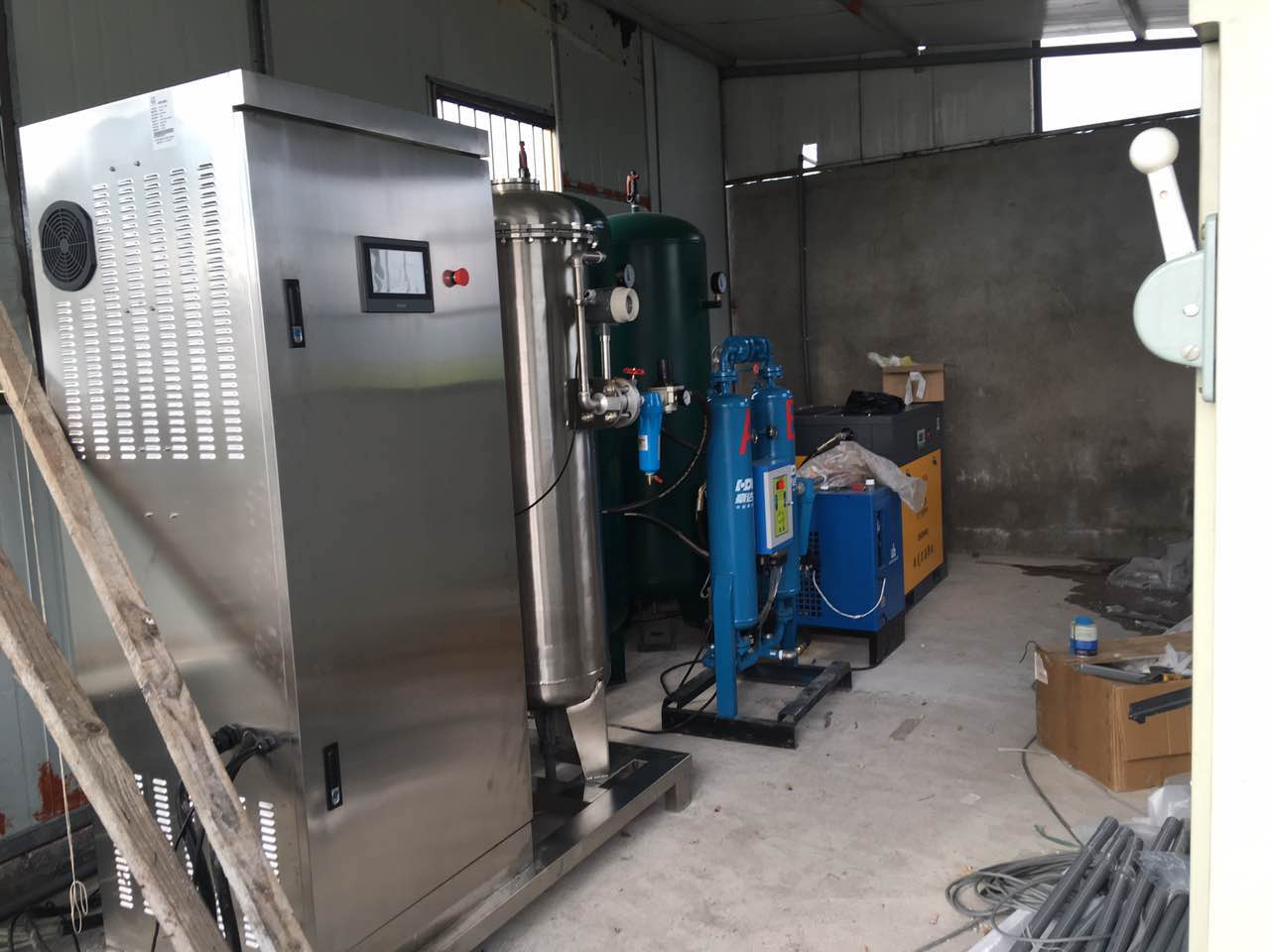 佳环2套1KG氛围源臭氧产生器(qì)用于长春龙(lóng)嘉国际机场清水工程